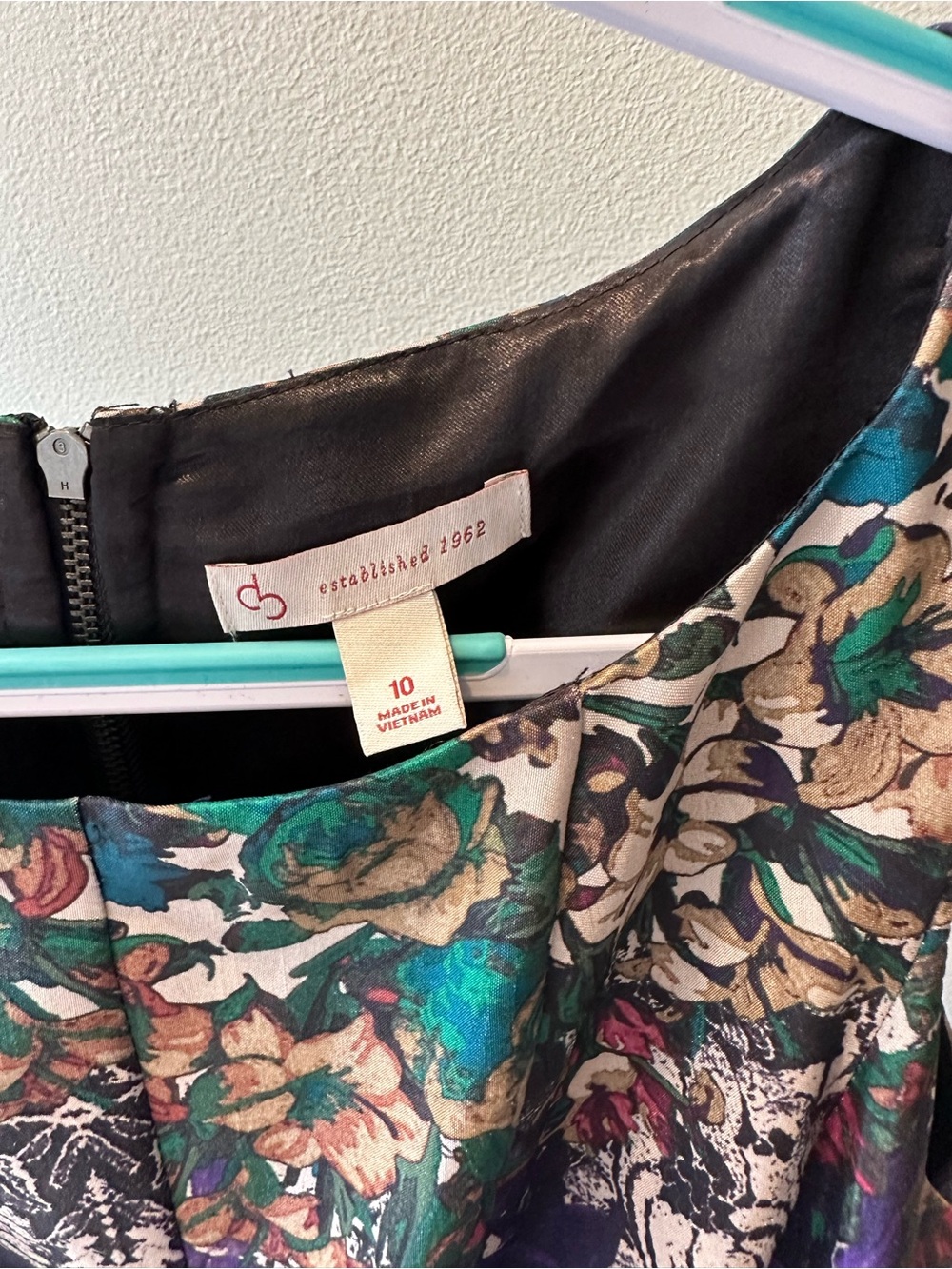Dressbarn Sleeveless Floral Brocade A-Line Dress in Purple, Teal, Black - Picture 4 of 8